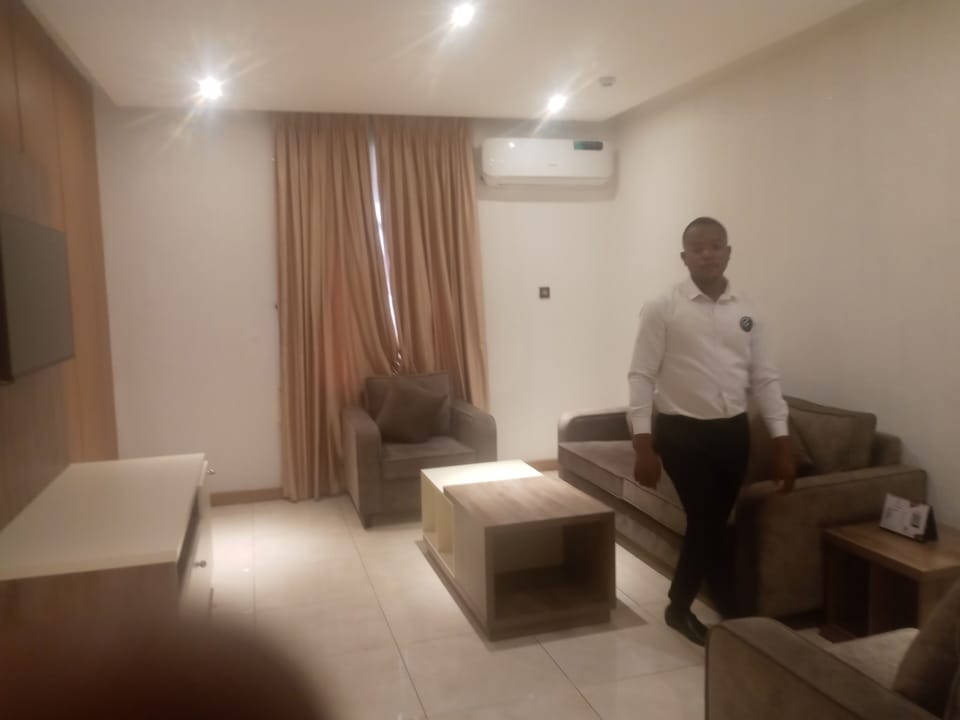 Premier Suite | Free minibar items, in-room safe, free WiFi, wheelchair access