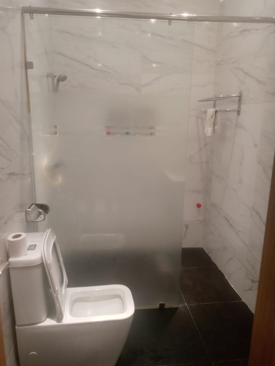 Executive Double Room | Bathroom | Slippers, towels