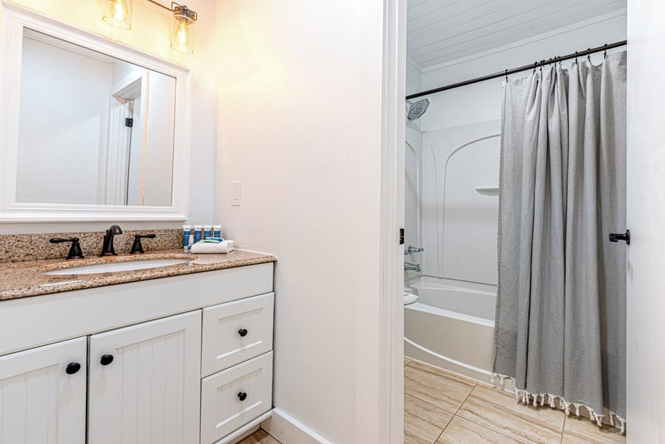 2nd Floor Guest Bathroom