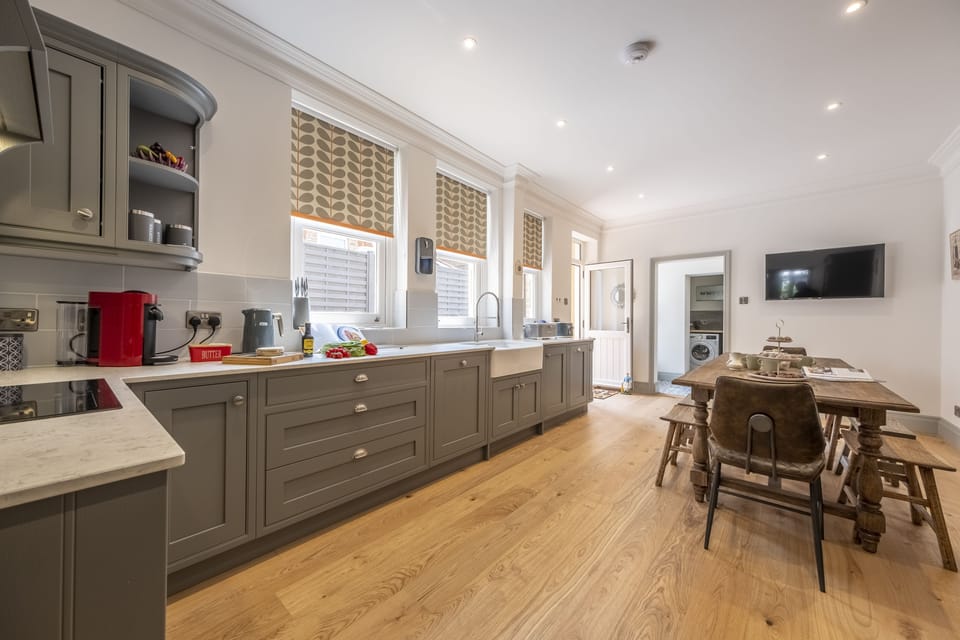 Ground floor: Kitchen and dining table