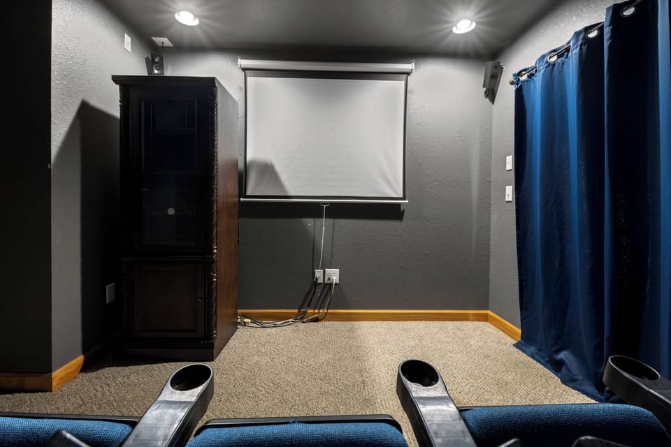 NH2111: Captain Jack's Landing | Mid Level Theater Room