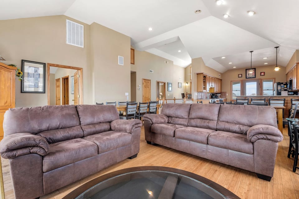 NH2111: Captain Jack's Landing | Top Level Living Area