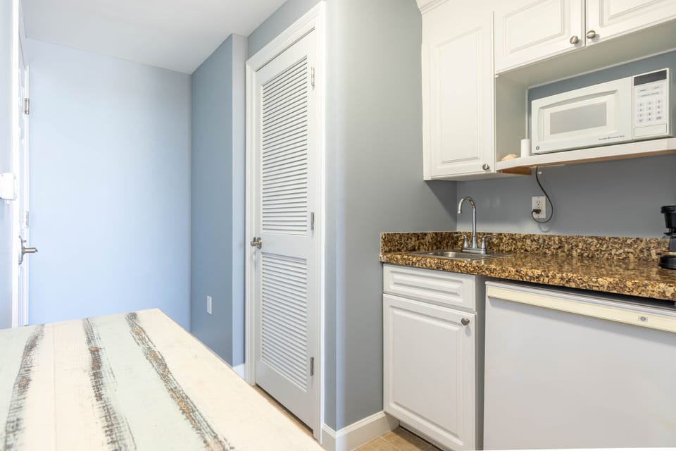 Kitchenette off the 4th bedroom