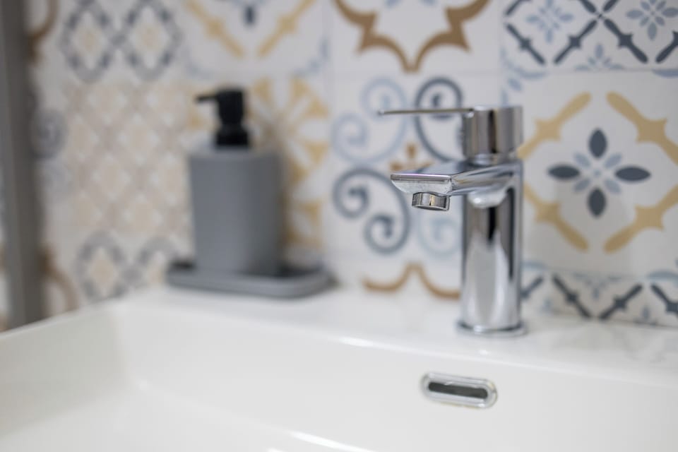 Double Room | Bathroom | Shower, free toiletries, hair dryer, bidet