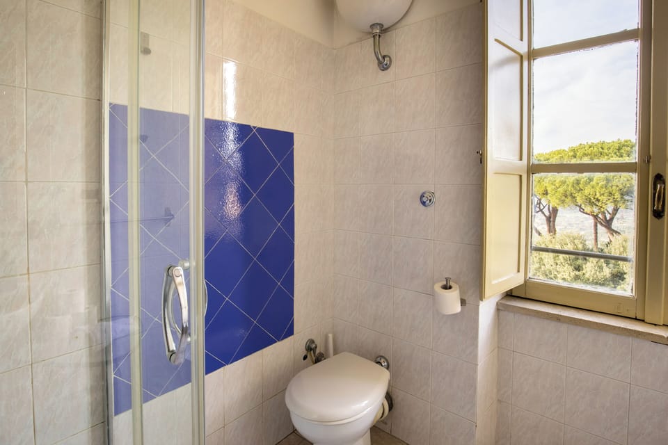 Quadruple Room, City View | Bathroom | Shower, free toiletries, hair dryer, bidet