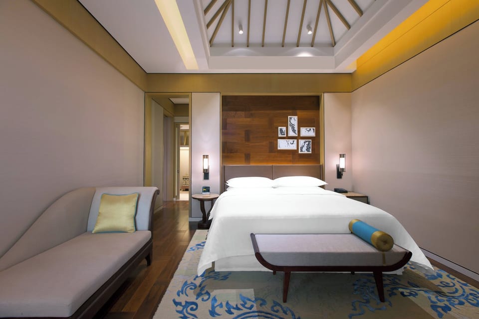 Premier Suite, 1 Bedroom Suite, 1 King, Garden view, Balcony | Premium bedding, down comforters, in-room safe, desk