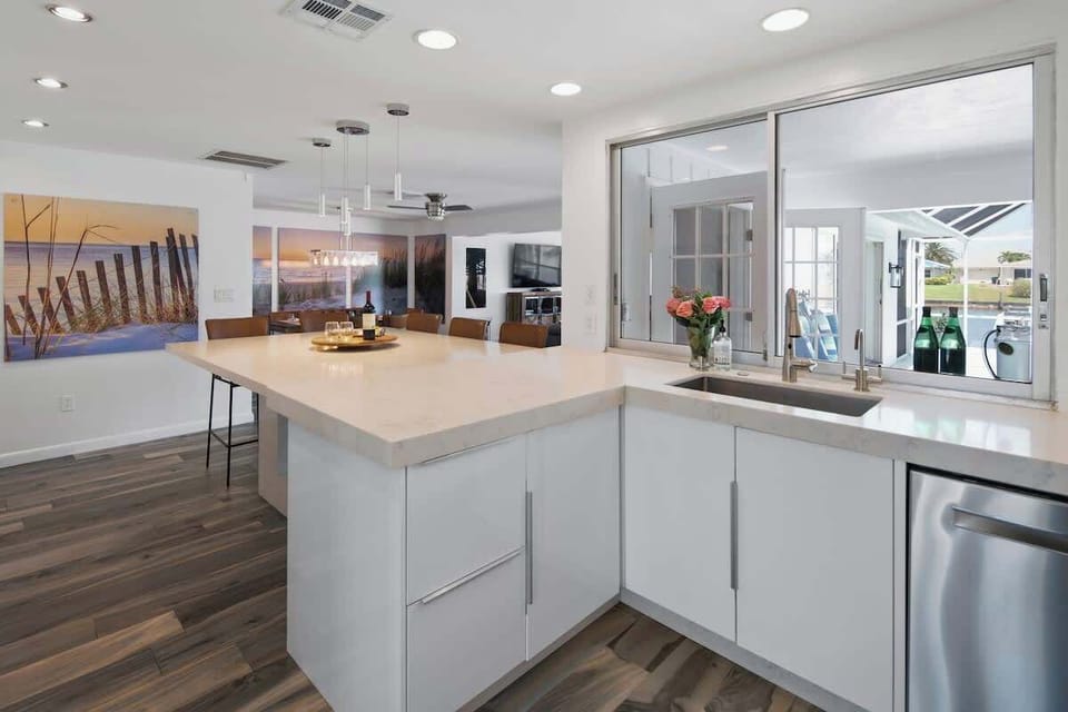 If you're looking for a unique and memorable experience, this kitchen with a great view is the perfect place to create your favorite meal and make family memories. 