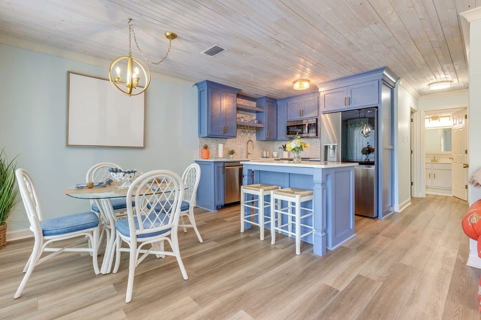 Kitchen | Cooking Basics | Coffee Maker | Trash Bags & Paper Towels Provided