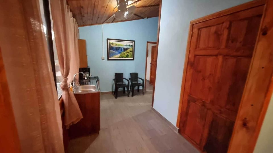 Traditional Apartment | Private kitchen | Full-size fridge, microwave, oven, stovetop