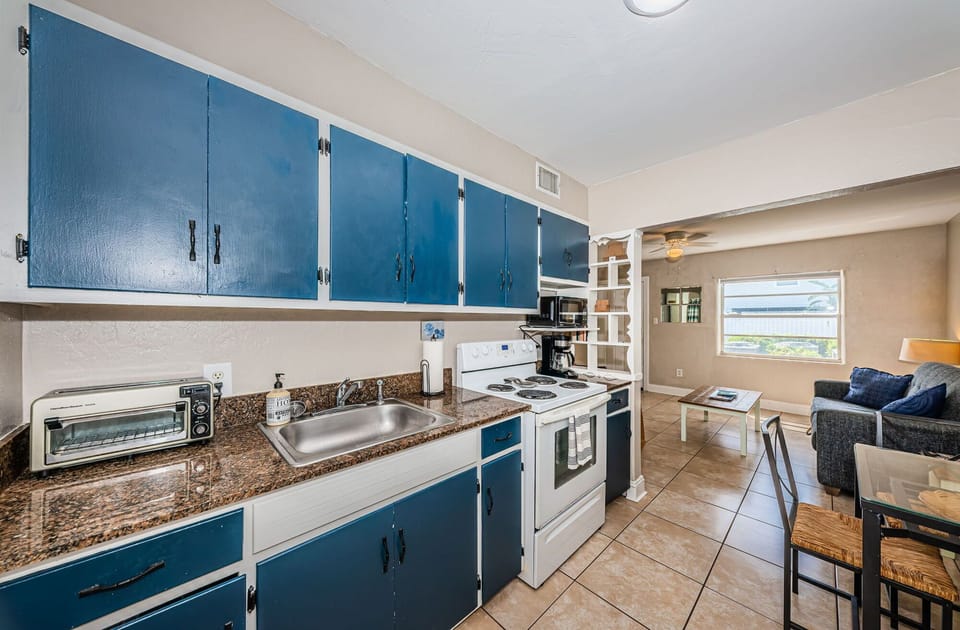 Full kitchen