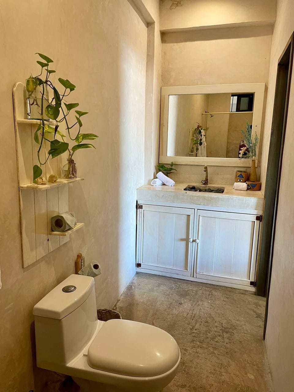 Panoramic Suite | Bathroom | Shower, rainfall showerhead, towels