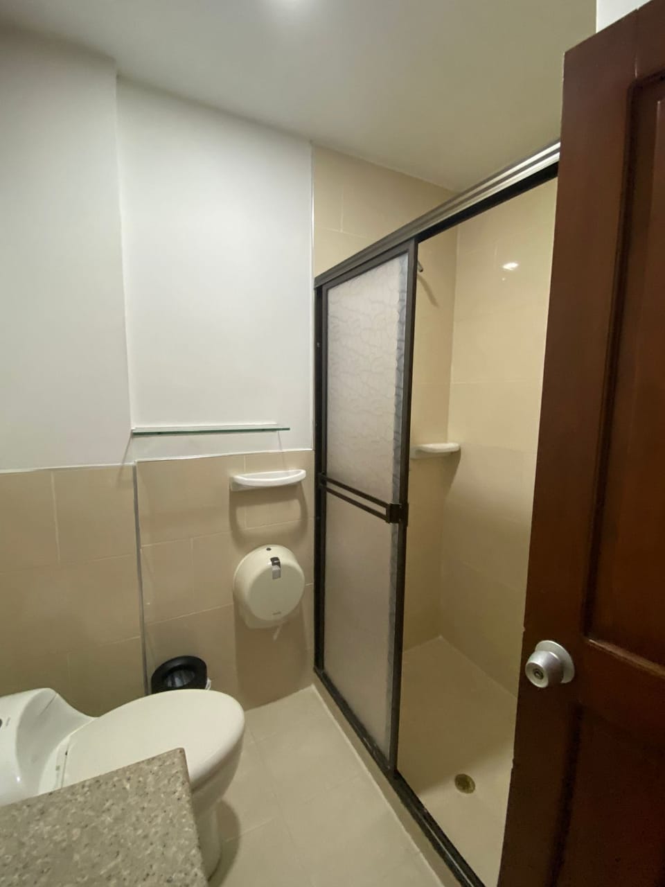 Classic Room | Bathroom | Shower, rainfall showerhead
