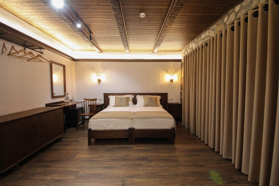 Deluxe Double or Twin Room | Desk, soundproofing, iron/ironing board, free WiFi