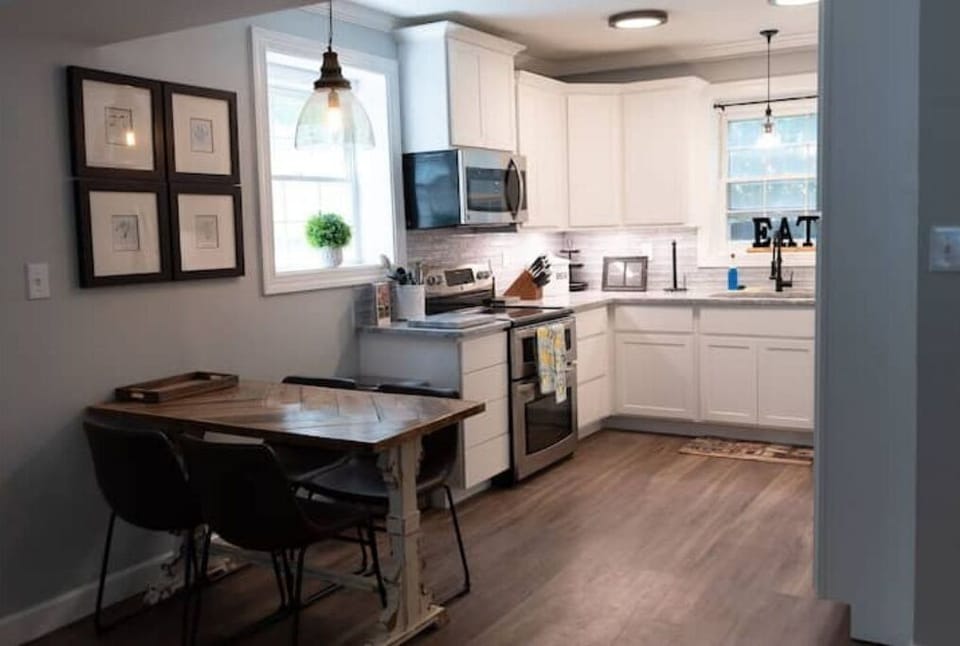 Eat in dining room for four. Folding high chair available as well. 