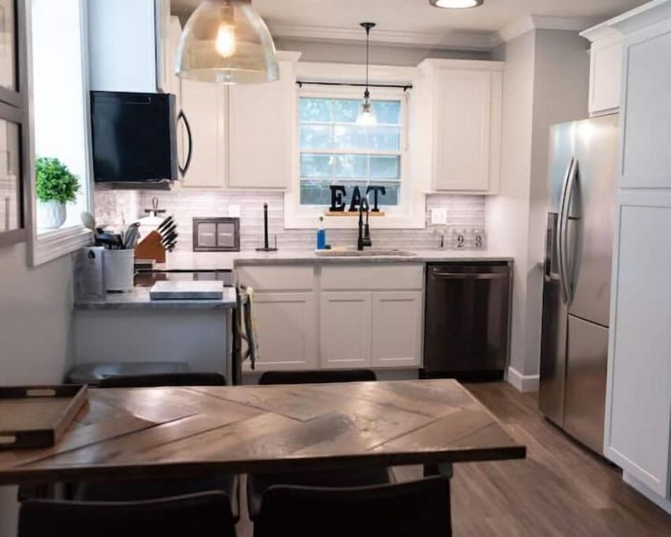 Updated kitchen with beautiful granite countertops & stainless steel appliances.