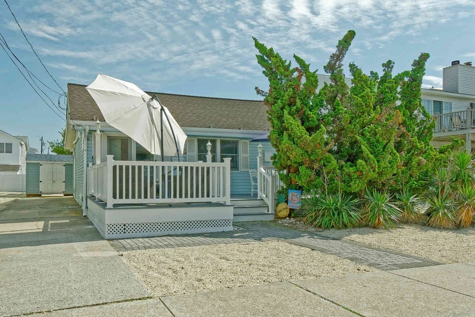Front of House - Plenty of parking for 2+ cars