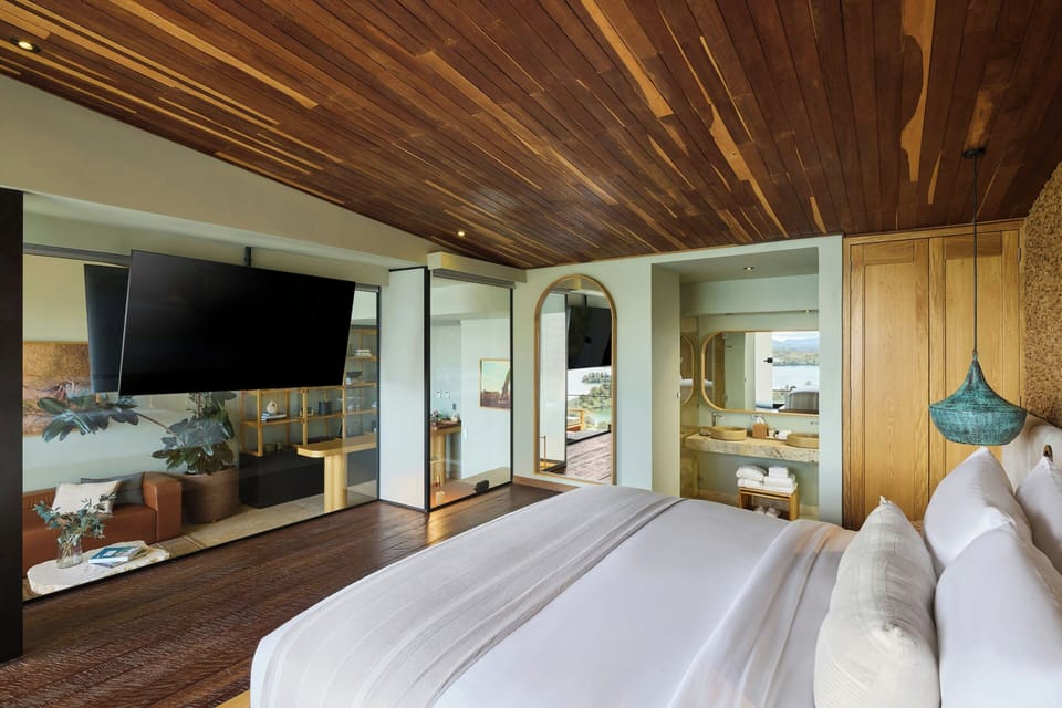 Presidential Suite, 1 Bedroom, Lake View | Egyptian cotton sheets, premium bedding, down comforters