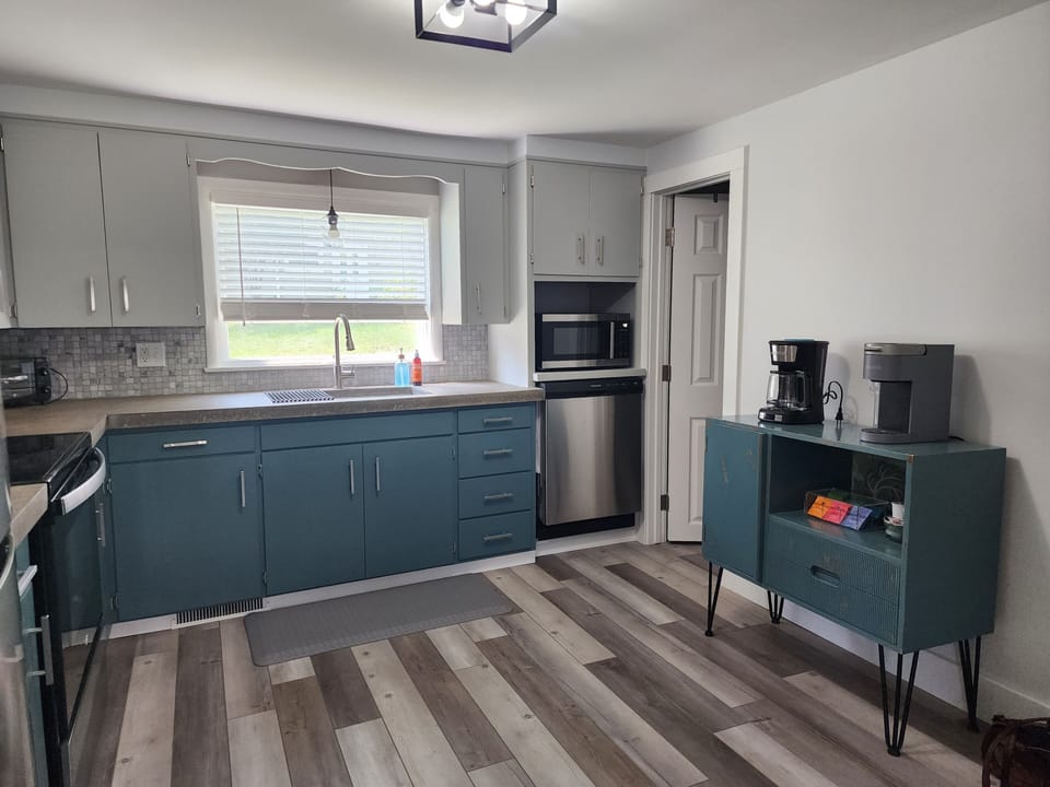 kitchen w coffee bar