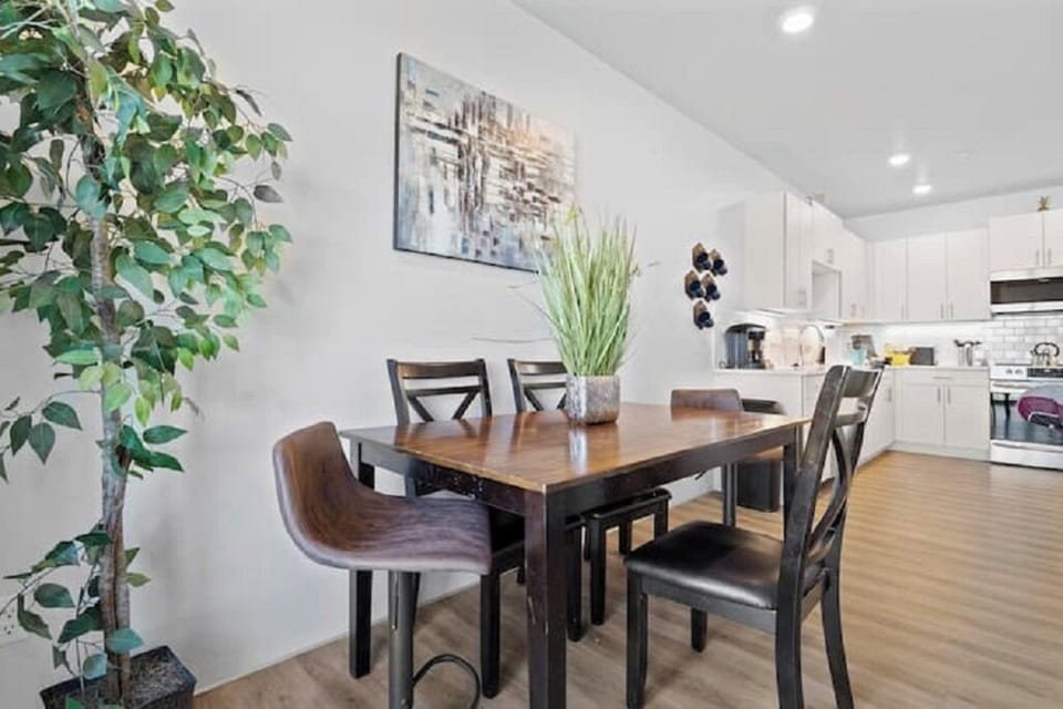  Welcome to a dining experience that feels just like home. 🍽️🏡 