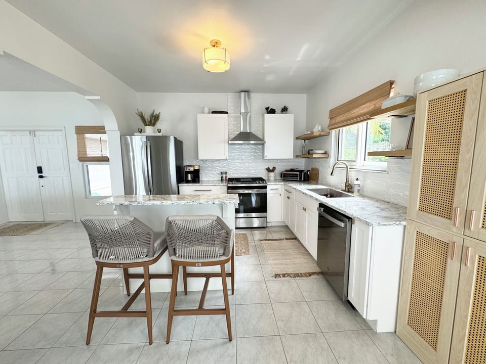 Main Level Full Kitchen