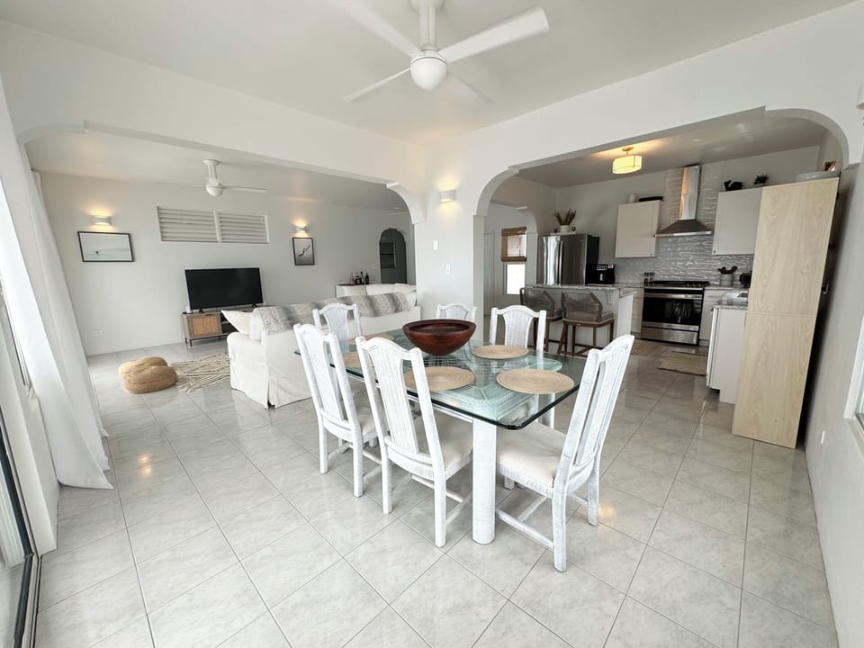 Main Level Dining