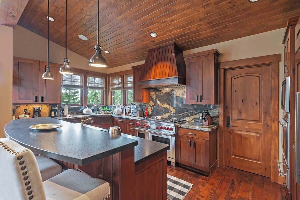 Gourmet kitchen 