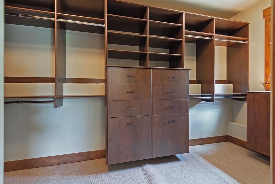 Primary suite walk in closet