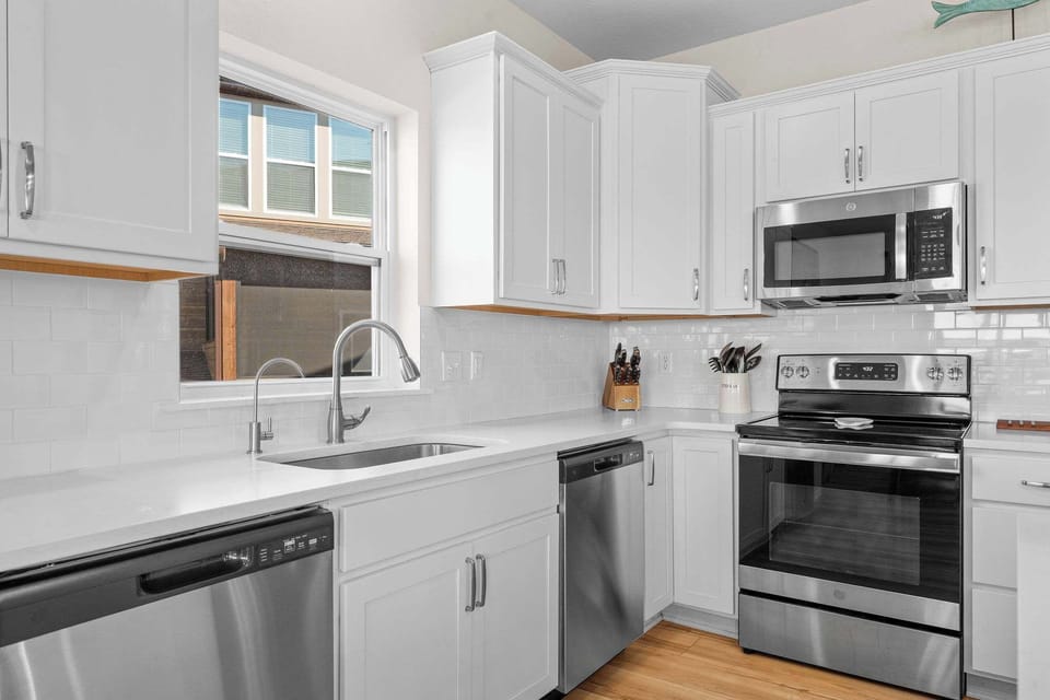 Stainless steel appliances ready for all your vacation cooking!