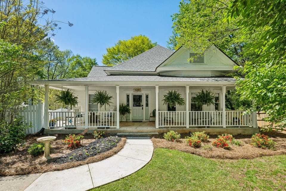 Beautiful Queen Anne Cottage