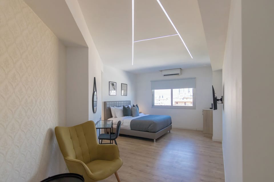Luxury Studio | In-room safe, blackout drapes, WiFi (free), bed sheets