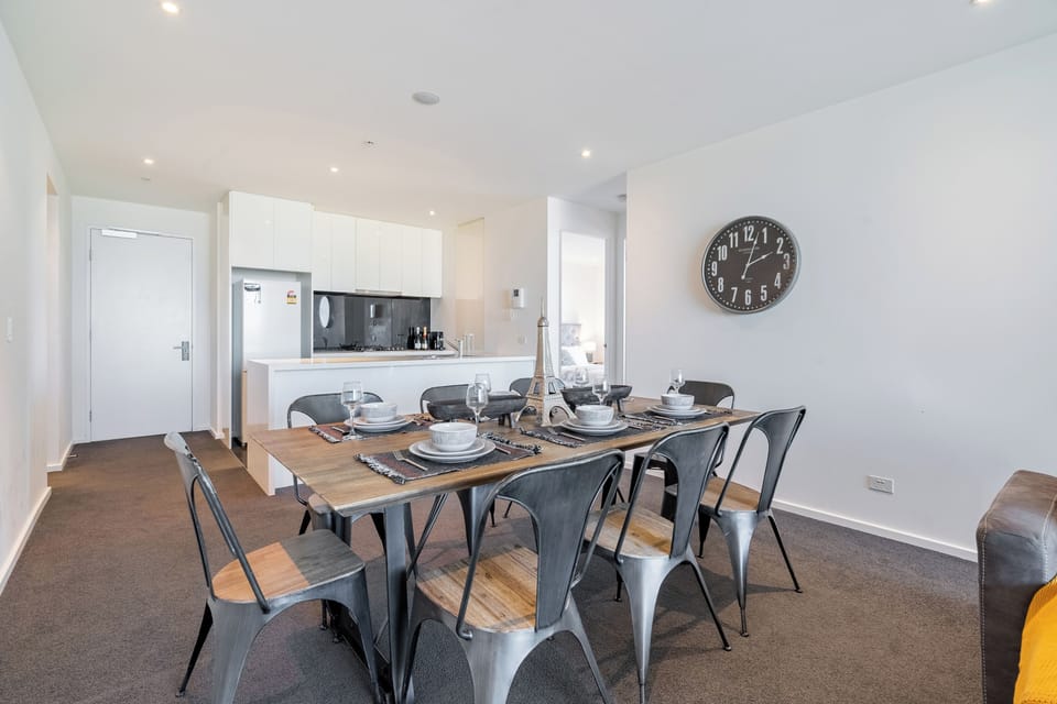 Deluxe Apartment | Dining room