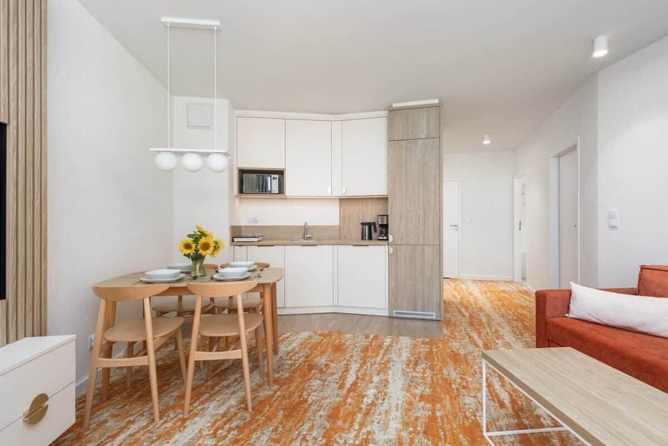 Fully equipped kitchenette with a dining area and living room