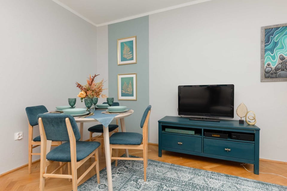 A complete view of the open-plan living space, showcasing its welcoming layout, stylish furniture, and thoughtful touches.

