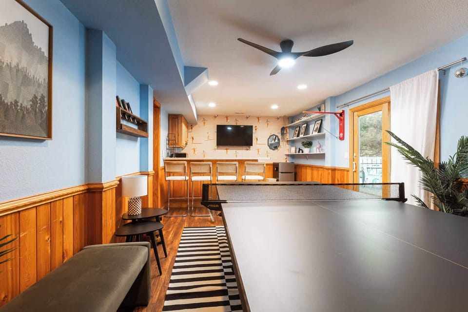 Brand New Ground Level Game Room & Kitchenette