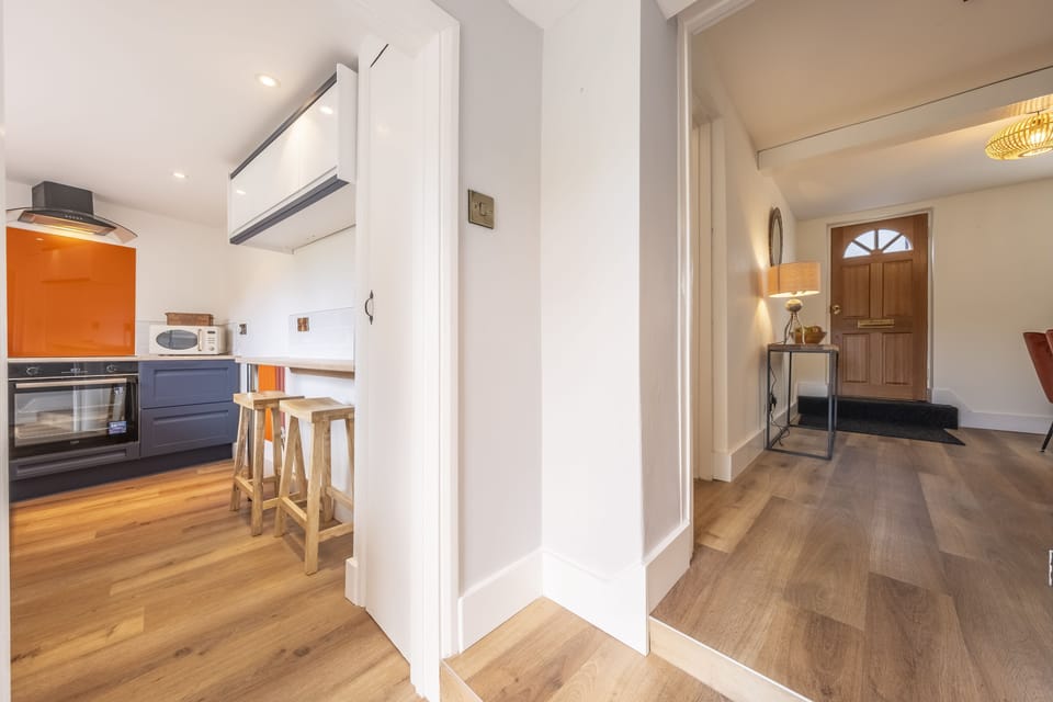 Ground floor: Through to the kitchen