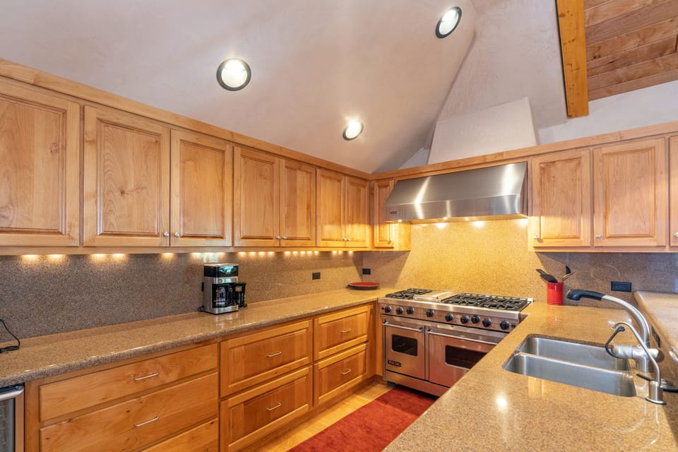 4.1-centrum-penthouse-mountain-village-kitchen