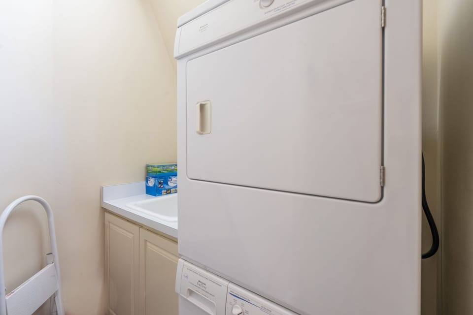 9-centrum-penthouse-mountain-village-laundry