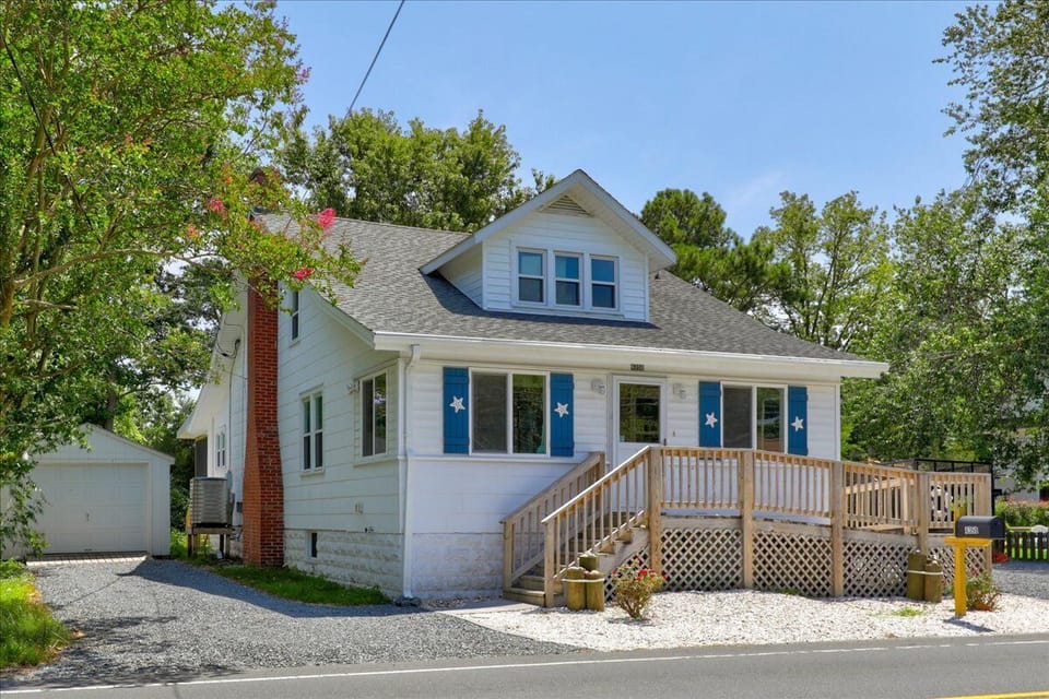Located in the heart of the Island on Chicken City Road - close to everywhere you want to be!