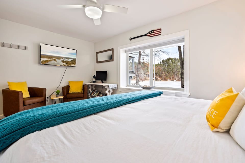 Wake up to the soothing sounds of the lake. Stunning lake views in the second King bedroom.