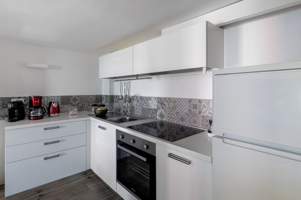 Apartment | Private kitchen | Full-size fridge, oven, stovetop, cookware/dishes/utensils