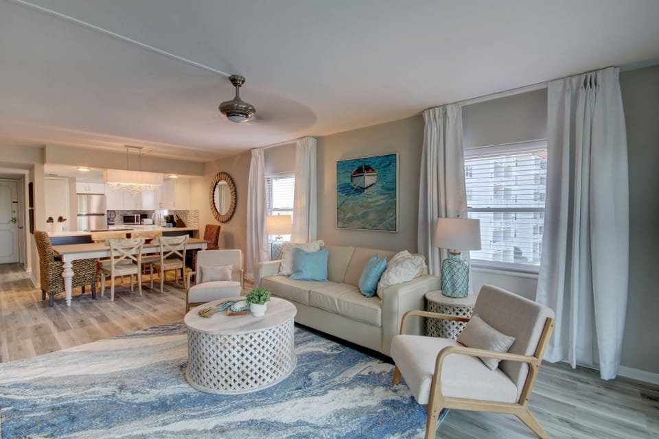 Condo, 2 Bedrooms | Living area