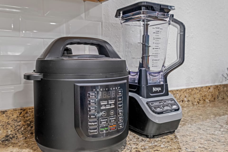 Magic Chef (Instant Pot) available to make your favorite meals.