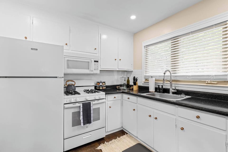 This kitchen is fully equipped for cooking and dining in.