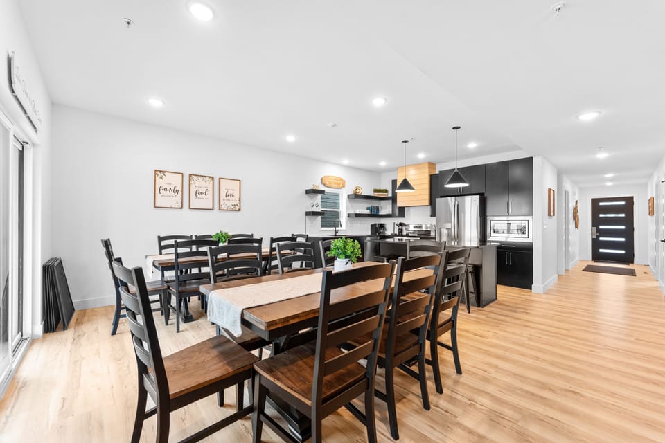 Cottage, Multiple Bedrooms | Dining
