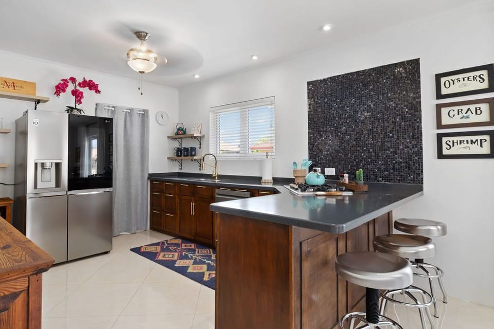 Beautiful 3BR2BA, Amazing Location w/ Private Pool (12877)