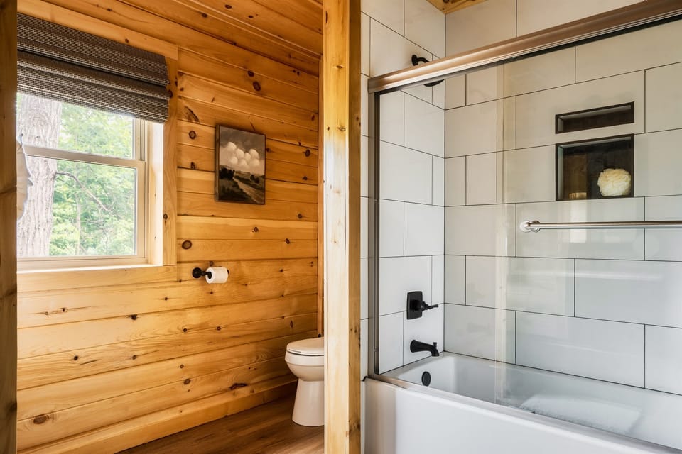 Soak in the bathtub in the main bathroom. Take some time to reflect on the long day you've had.