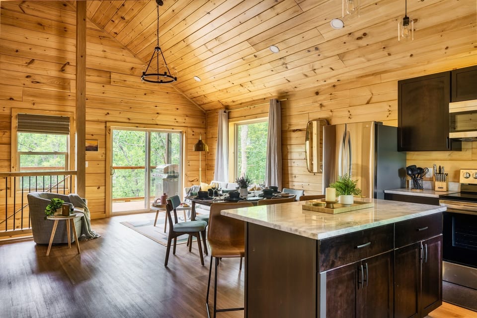 Look at the high ceiling! Just gorgeous!