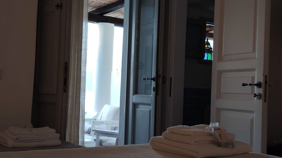 In-room safe, desk, soundproofing, free WiFi
