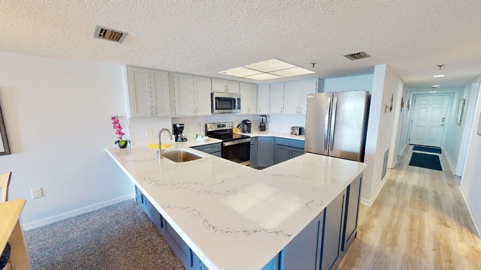 Las Brisas 402 Kitchen