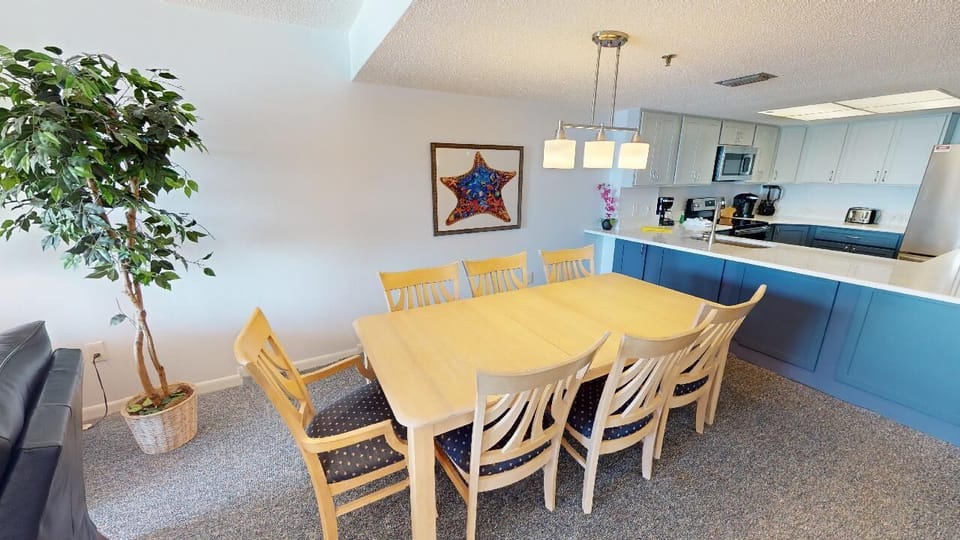 Las Brisas 402 Dining Room